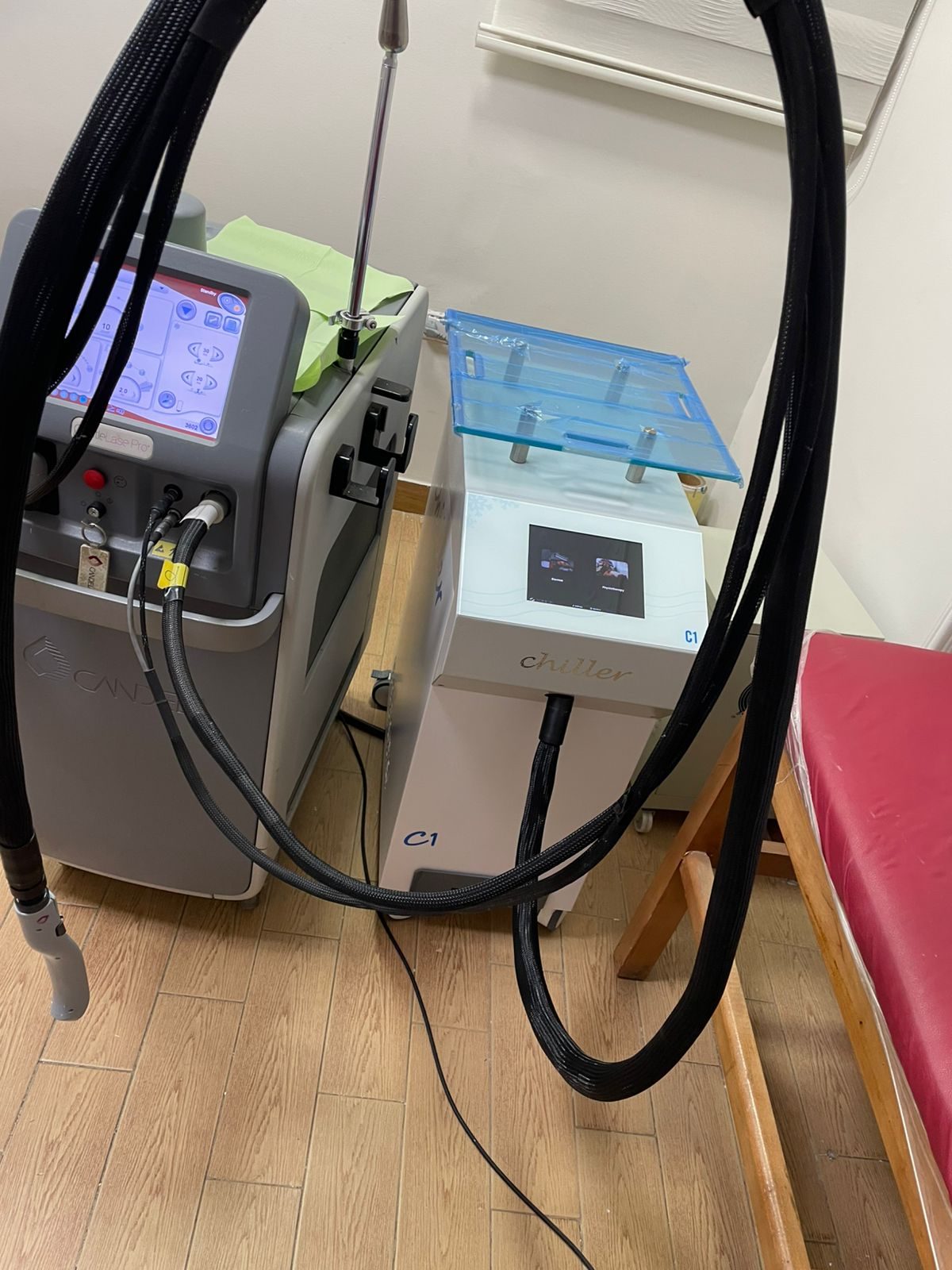 Chiller C1 beside a laser system